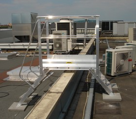 saut de loup sur une toiture plate