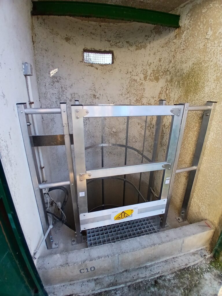 portillon de sécurité pour échelle